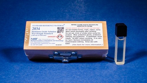 SRM 2034 氧化鈥溶液波長標準(240 nm至650 nm)